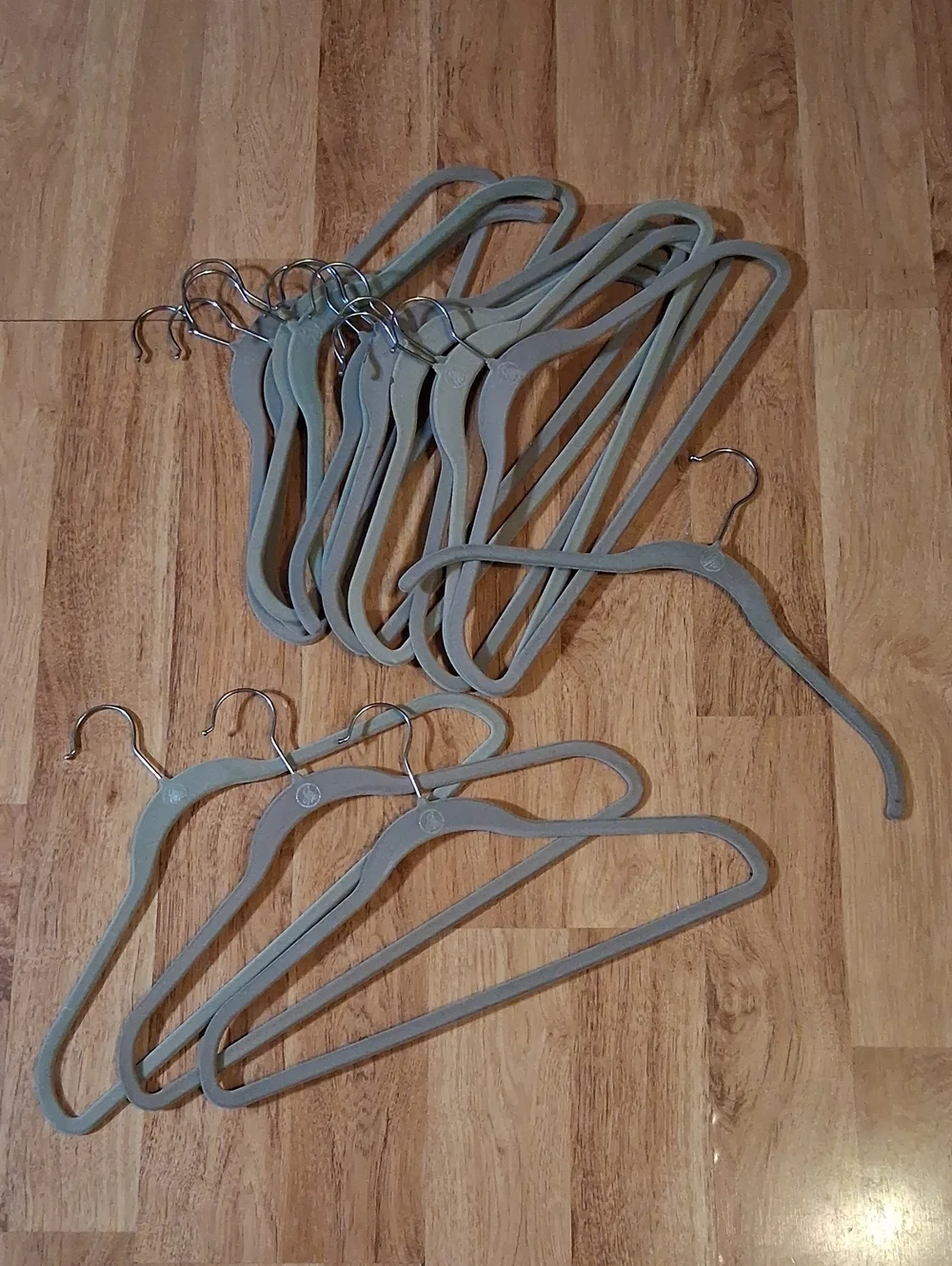 JM Velvet Slim Gray Women's Hangers - Pack